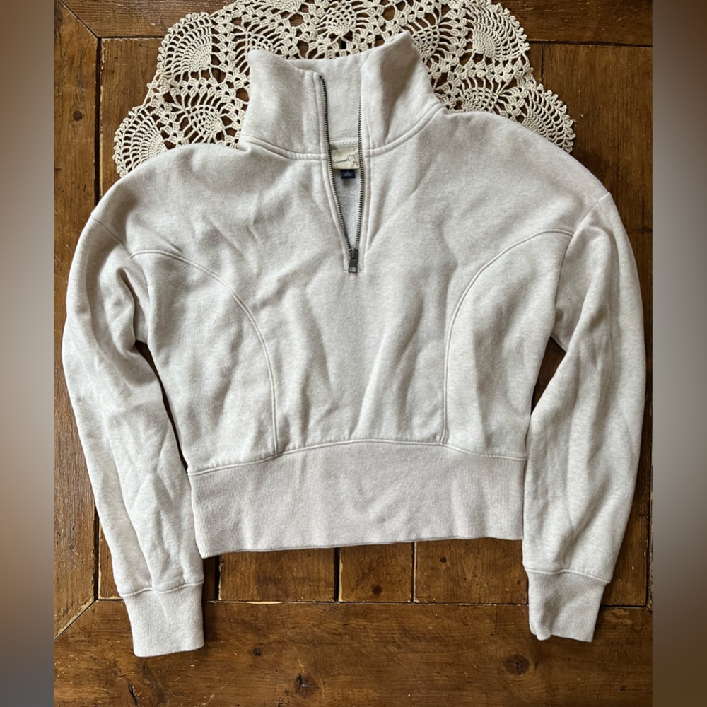 Universal Thread size small women’s pullover. Lululemon lookalike